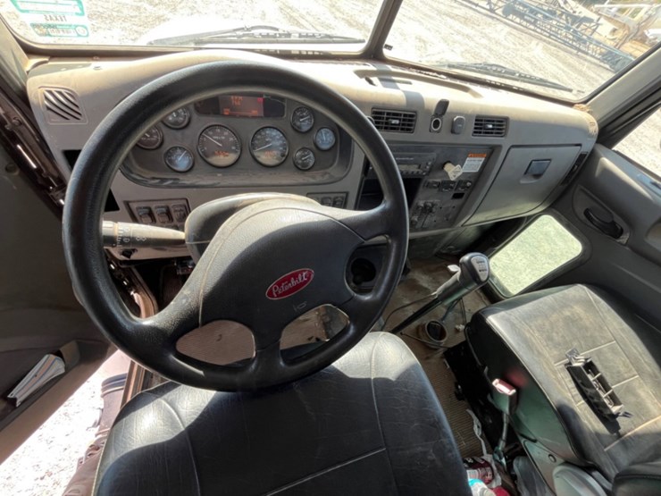 2013-peterbilt-337-image-16