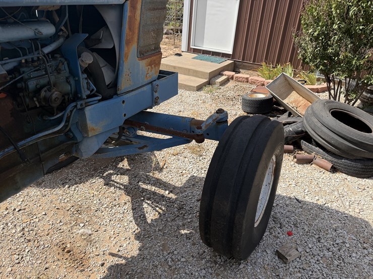 ford-7700-image-9