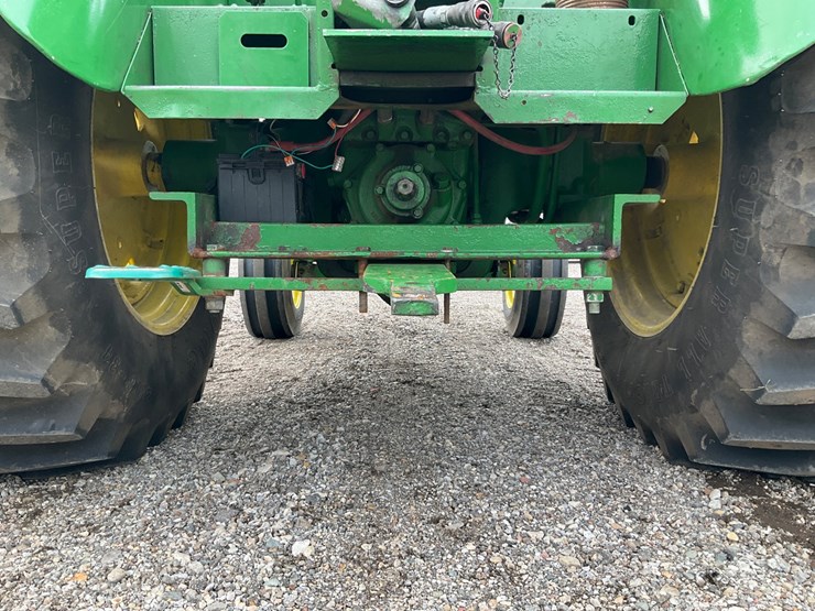 1957-john-deere-820-image-16