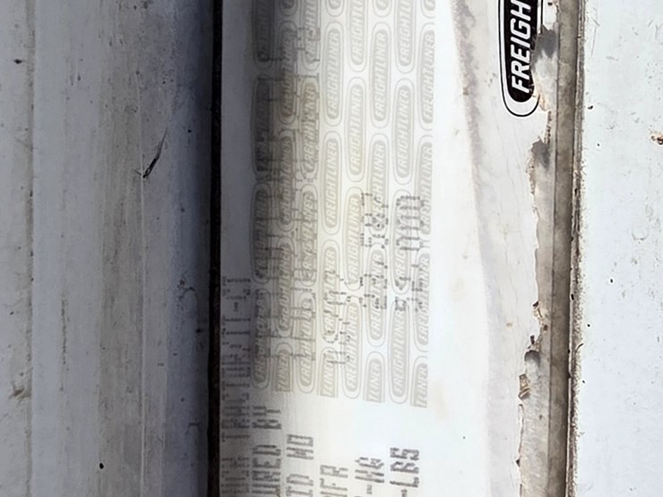 2008-freightliner-columbia-120-image-19