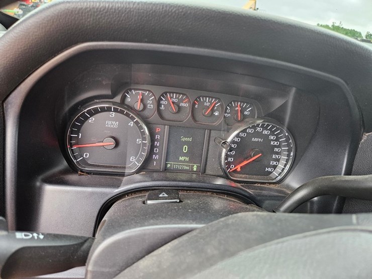 2016-chevrolet-3500-image-24
