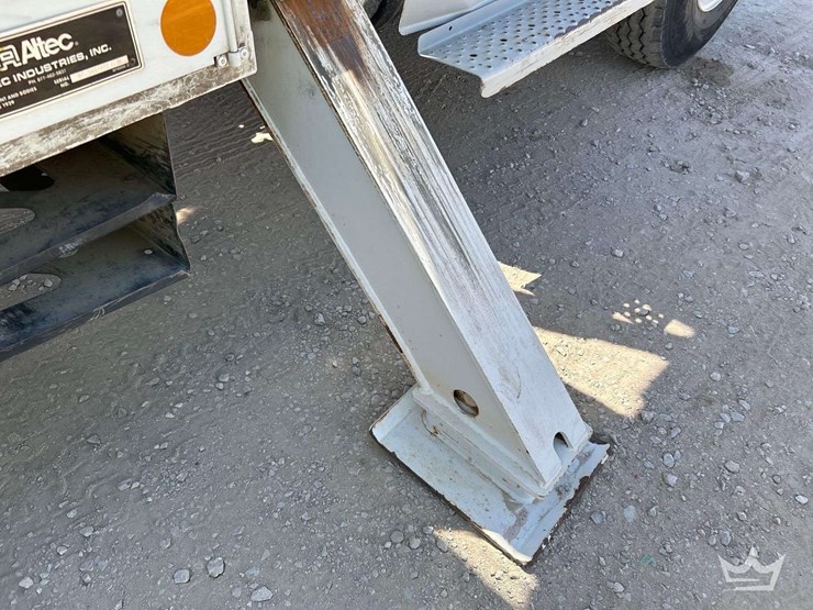 2019-freightliner-m2-106-image-31