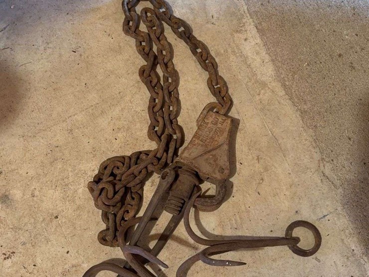 hooks-and-chain-image-1