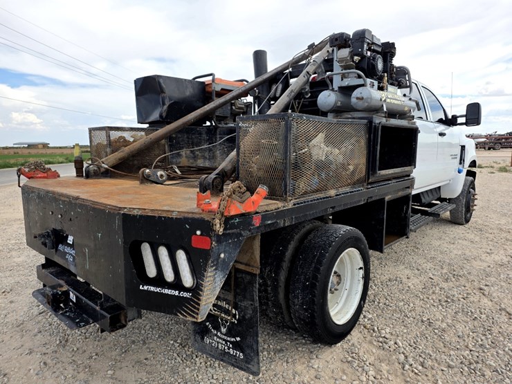 2022-chevrolet-silverado-5500hd-image-5