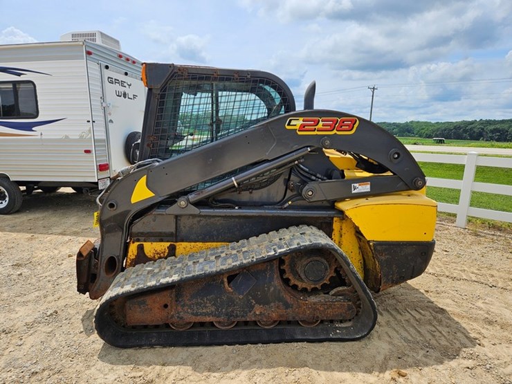 new-holland-c238-image-2