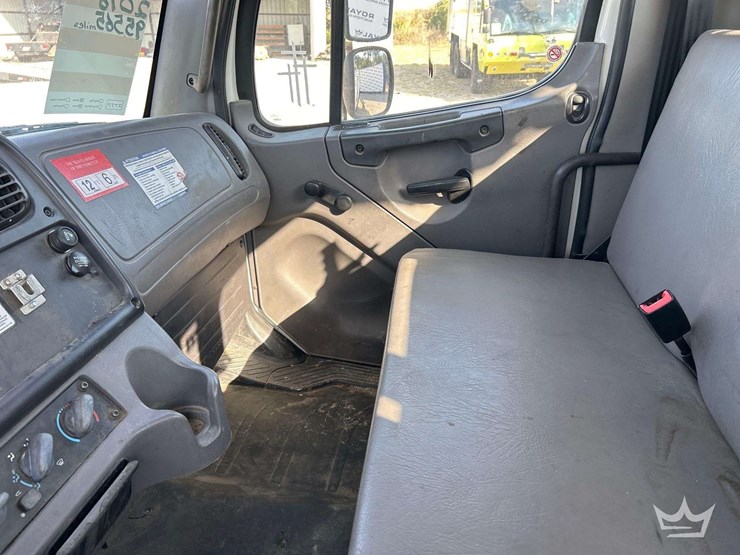 2018-freightliner-m2-106-image-17