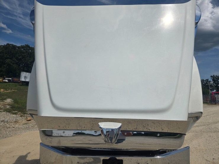 2017-freightliner-122sd-image-37