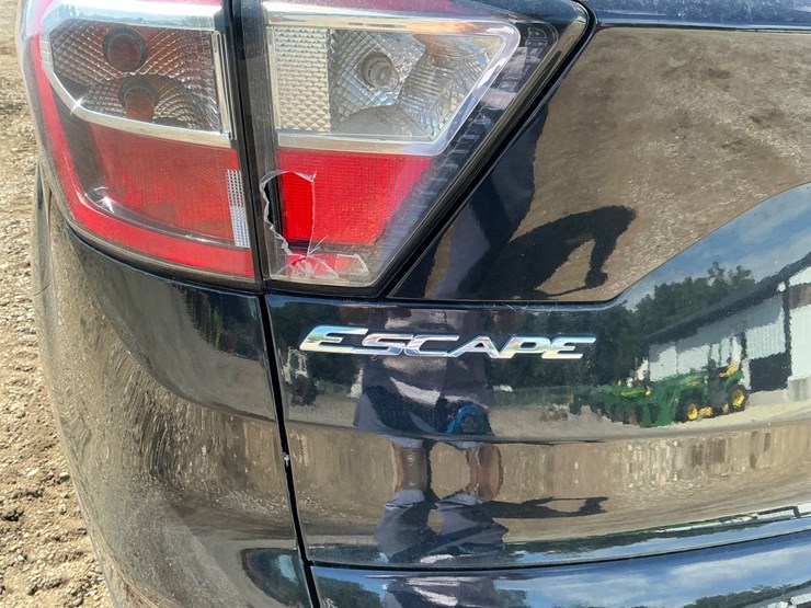 2017-ford-escape-se-image-10