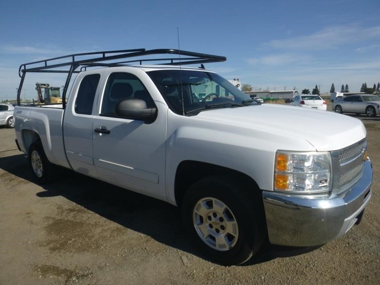 2019-chevrolet-1500-image-2