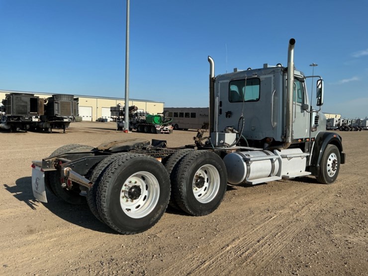 2015-freightliner-coronado-122-sd-image-5
