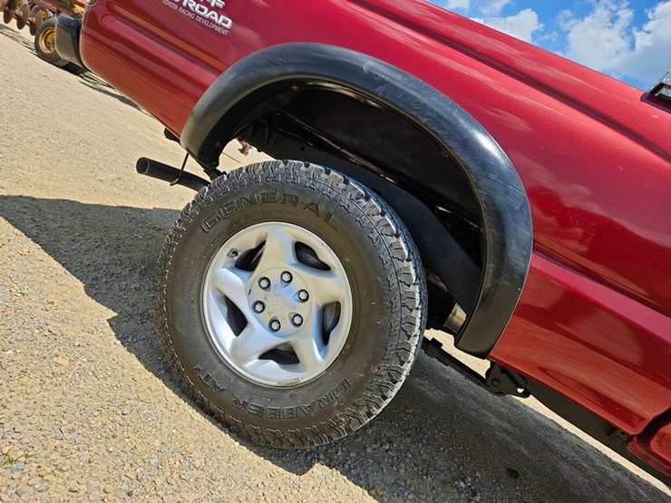 #25-•-2002-toyota-4x4-pickup-truck-image-41