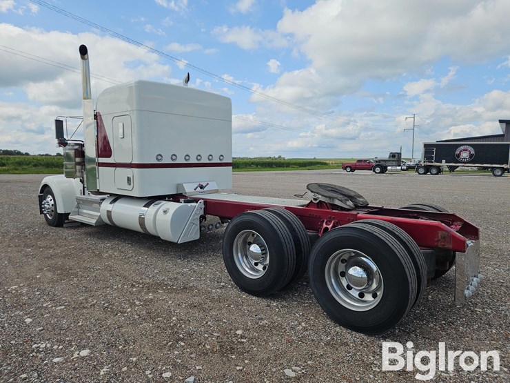 2024-kenworth-w900-image-7