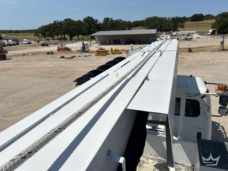 2019-freightliner-m2-106-image-34
