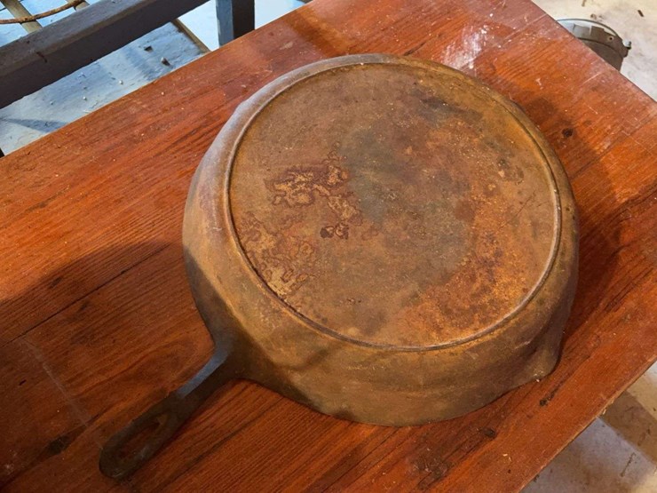 coffee-table-and-cast-iron-cooking-items-image-4