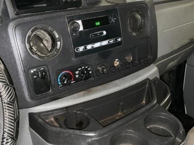 2009-ford-cargo-image-21