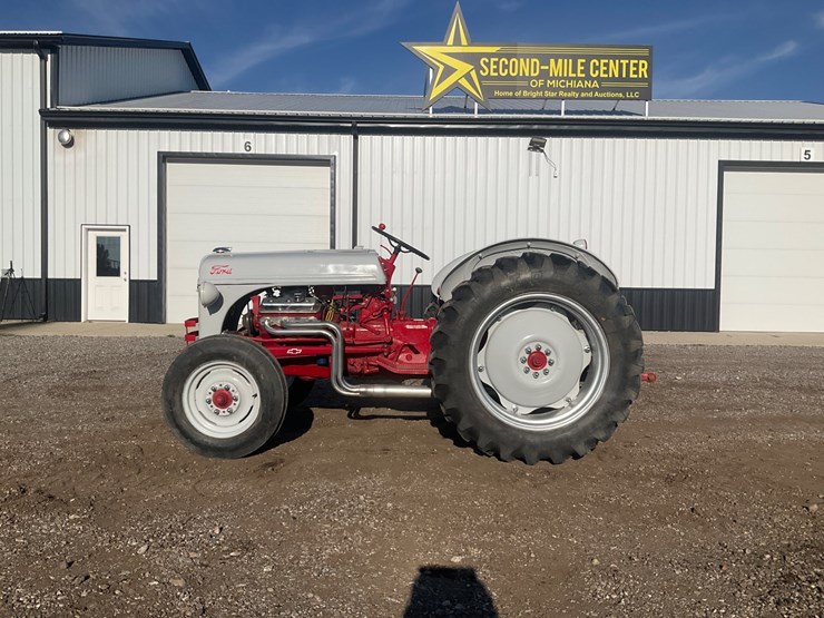 ford-tractor-image-2