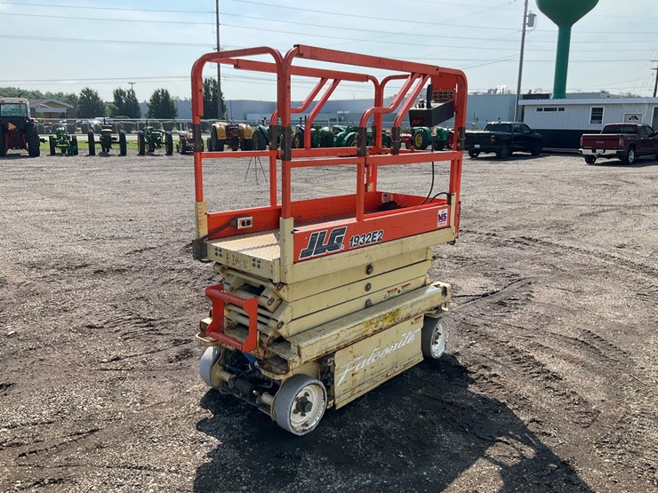 jlg-1932e2-image-5