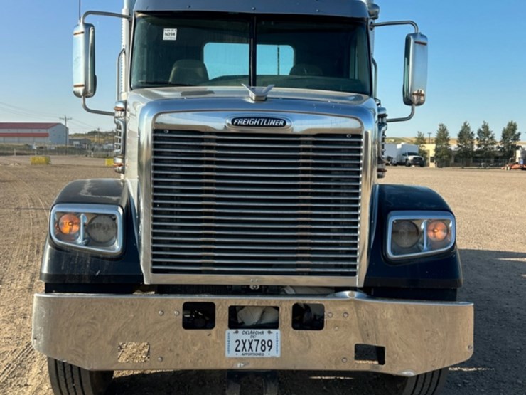 2013-freightliner-coronado-122-sd-image-2