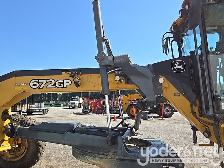 2016-deere-672gp-image-22