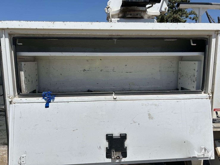 2019-freightliner-m2-106-image-21