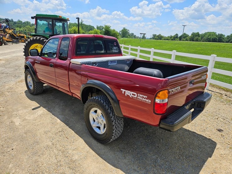 #25-•-2002-toyota-4x4-pickup-truck-image-3