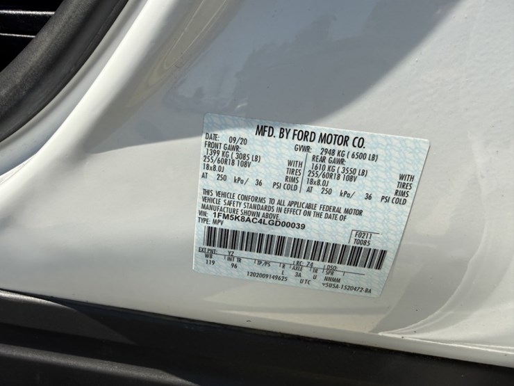 2020-ford-explorer-image-16