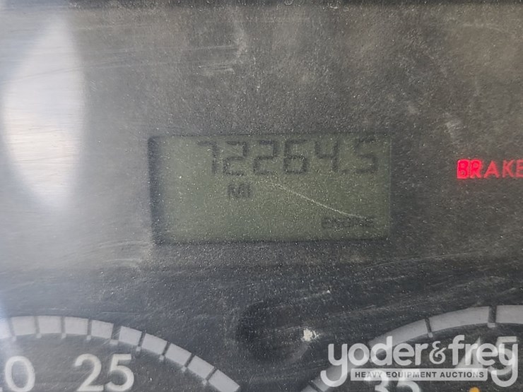 2013-freightliner-m2-106-image-61