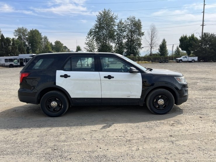 2016-ford-explorer-image-3