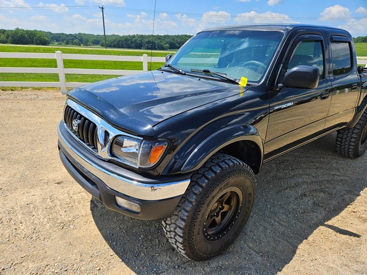 2004-toyota-tacoma-image-12