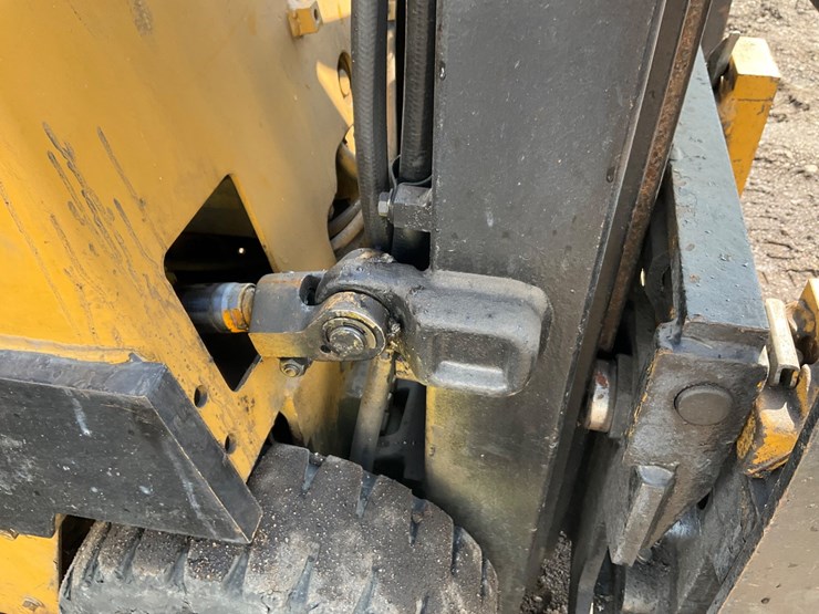 caterpillar-mc30-image-33