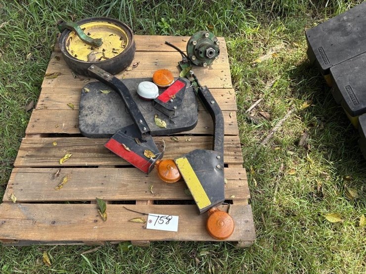 pallet-misc-john-deere-planter-parts-image-2