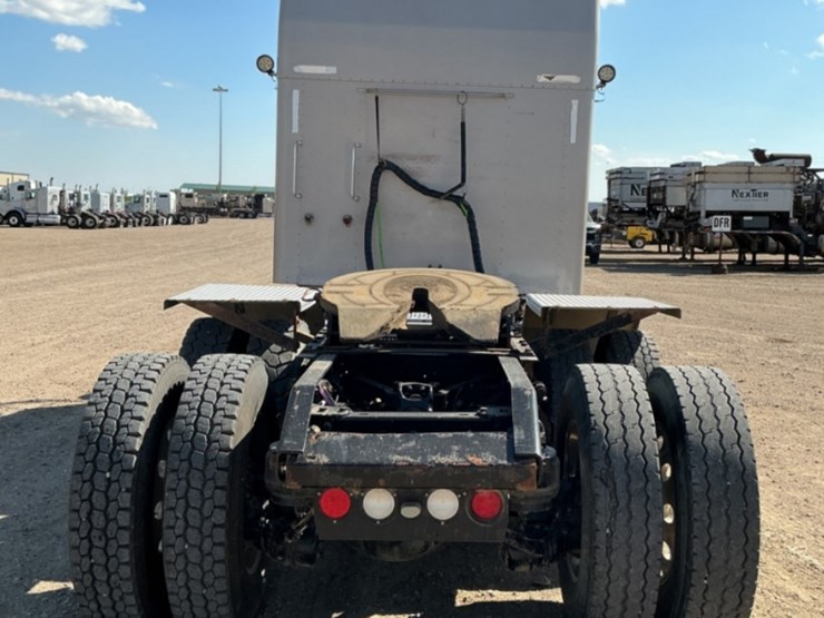 2013-kenworth-t800-image-11