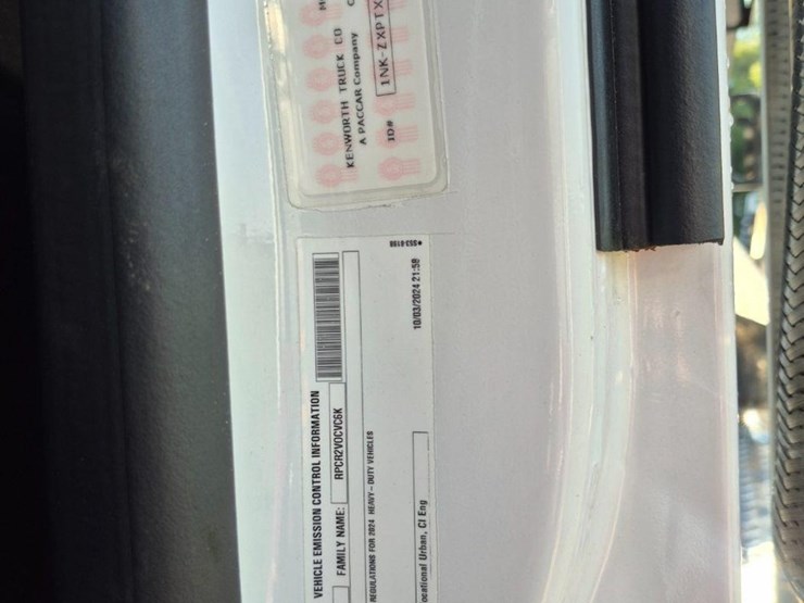 2025-kenworth-t880-image-13