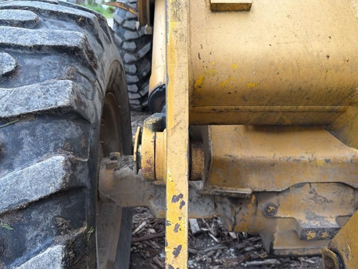 1990-deere-444e-image-18