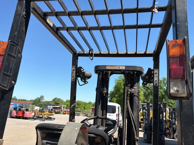 #1355-•-2004-yale-glc040-forklift-image-31