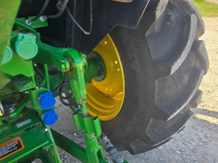 2024-john-deere-5075e-image-55