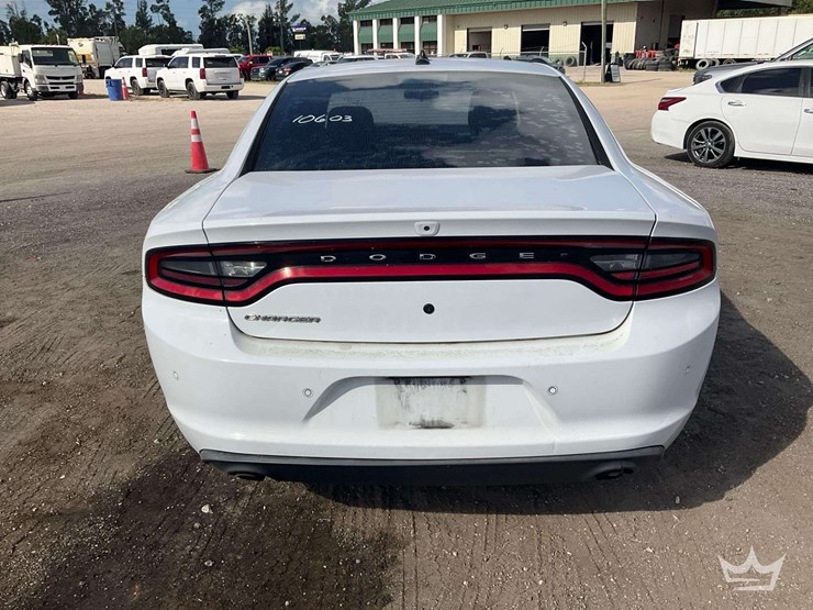 2017-dodge-charger-sedan-image-22