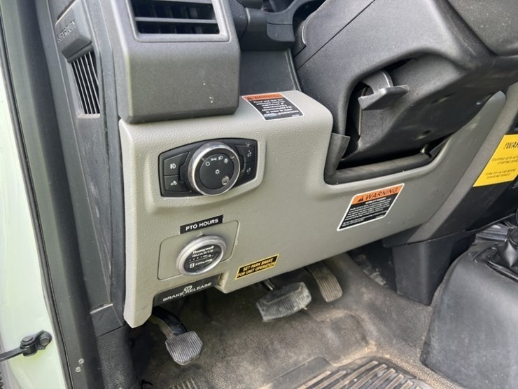 2017-ford-f550-image-27