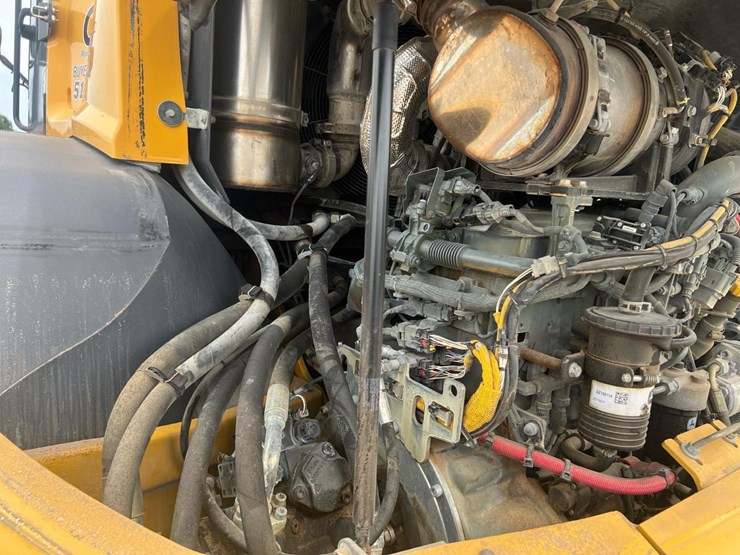 2020-deere-344l-image-32