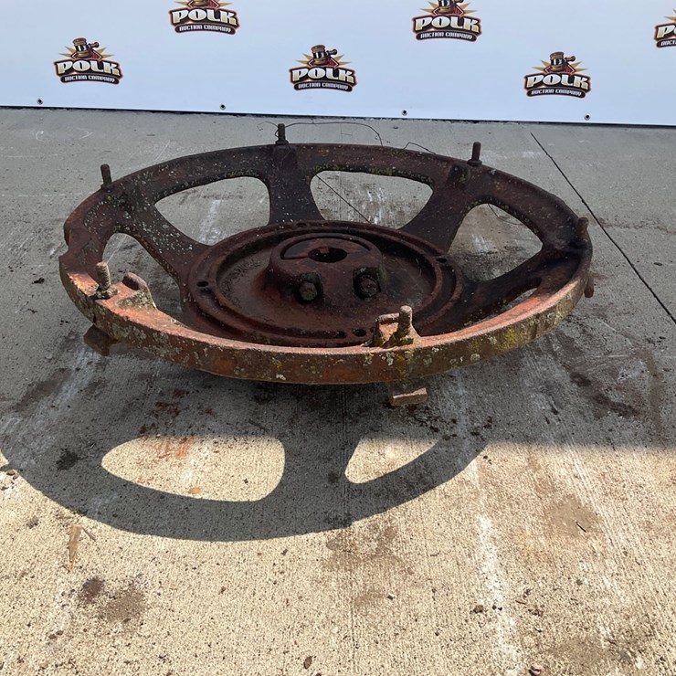 #5024 • Tractor Wheel Cast Center