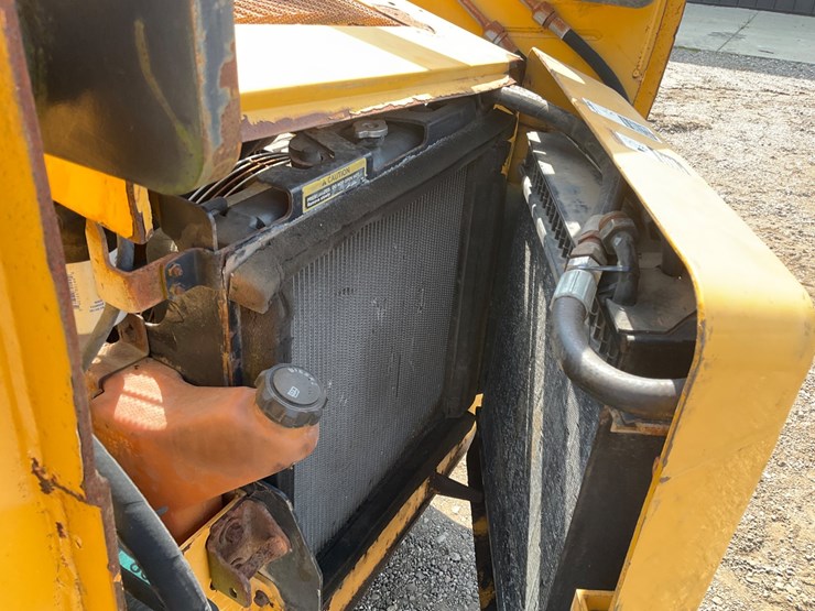 john-deere-325-image-16