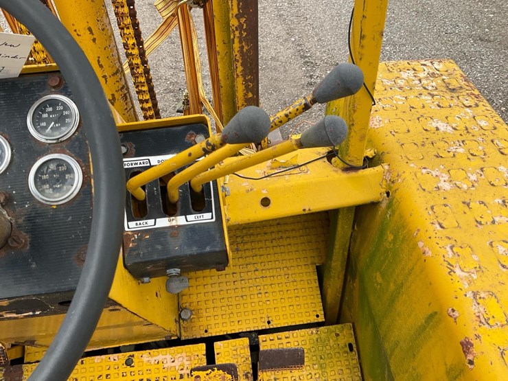 massey-ferguson-2500-image-33