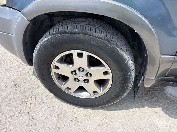 2005-ford-escape-image-30