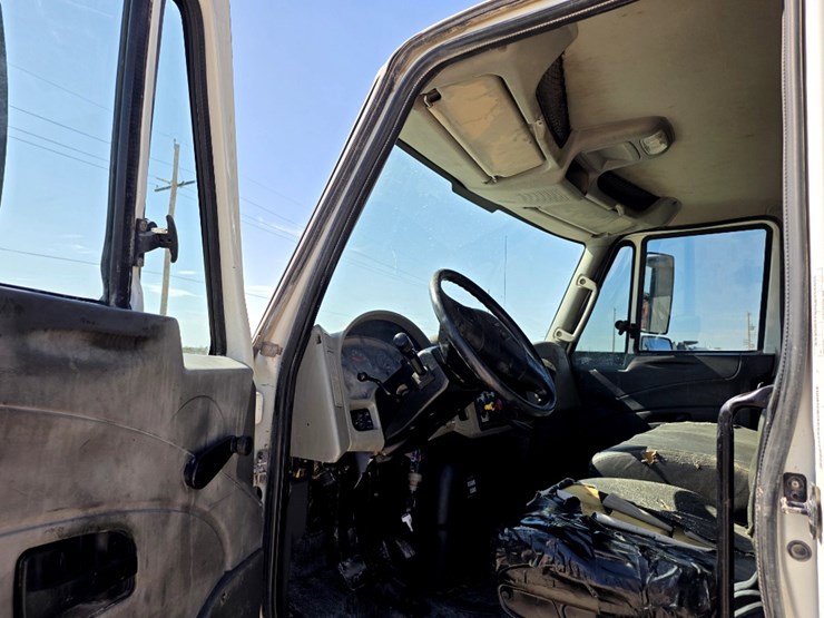 2015-international-durastar-4300-image-9