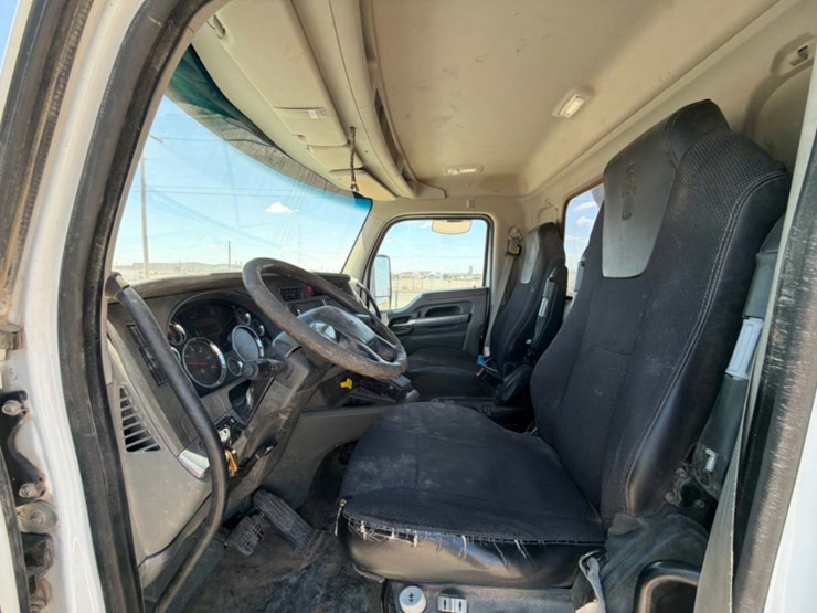 2019-kenworth-t880-image-21