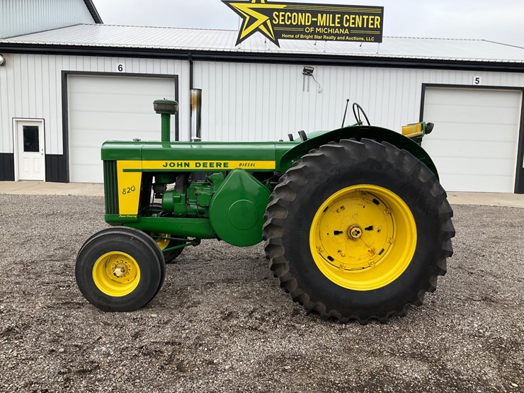 1957-john-deere-820-image-2