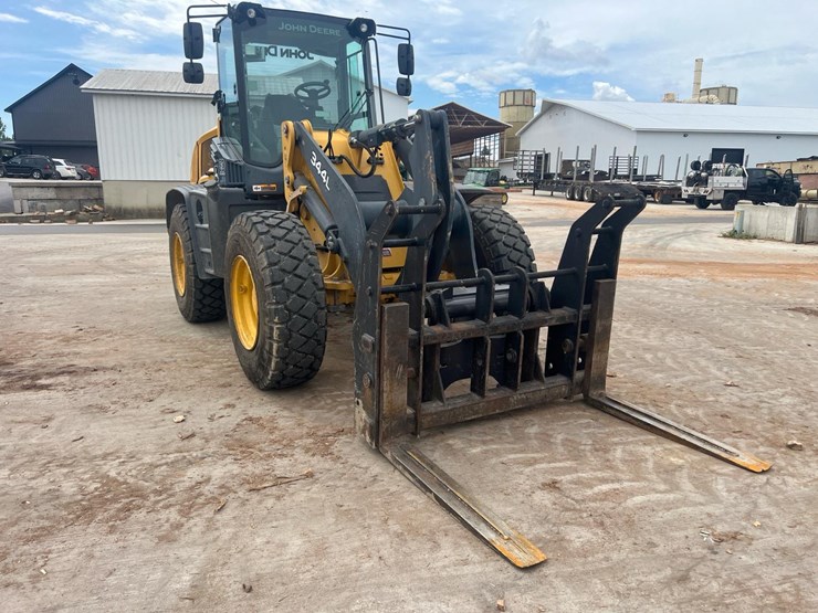 2020-deere-344l-image-6