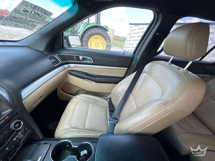 2016-ford-explorer-xlt-image-19
