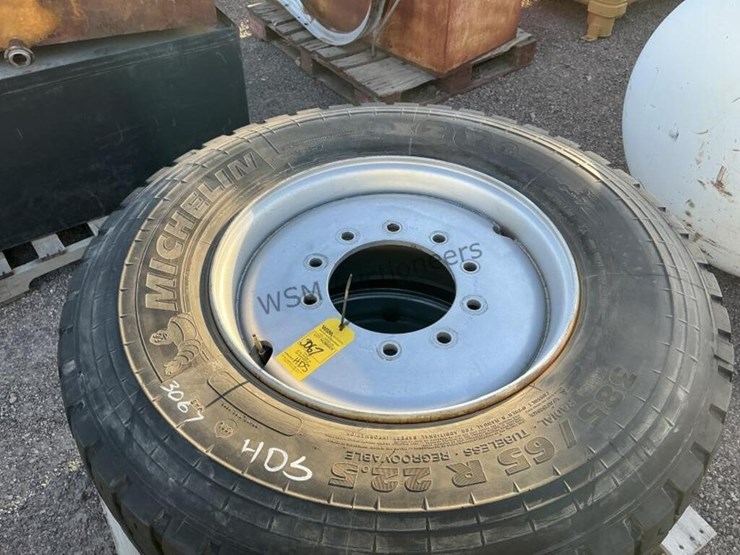 (2)-truck-wheels-&-tires-image-3