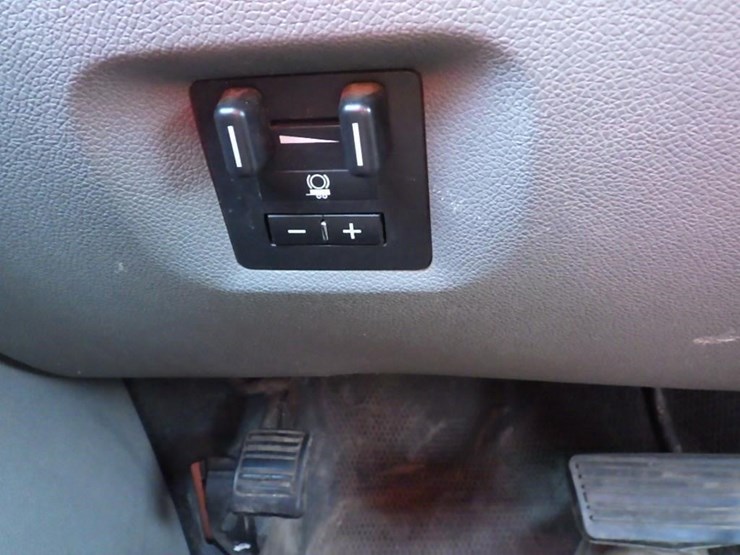 2013-chevrolet-2500-image-32